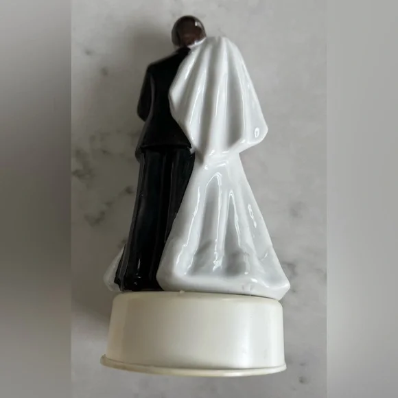 Vintage Bride and Groom Wedding Cake Topper - Picture 8 of 10